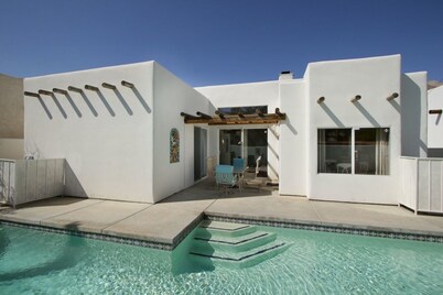 La Casa Tranquila Offers Mountain Views, Privacy, Swimming and Hiking..