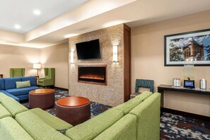 Lobby - Comfort Inn and Suites Ames near ISU Campus (Ames)