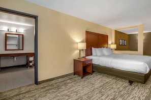 Ylelliset vuodevaatteet, pillowtop-patjalliset sängyt, työpöytä