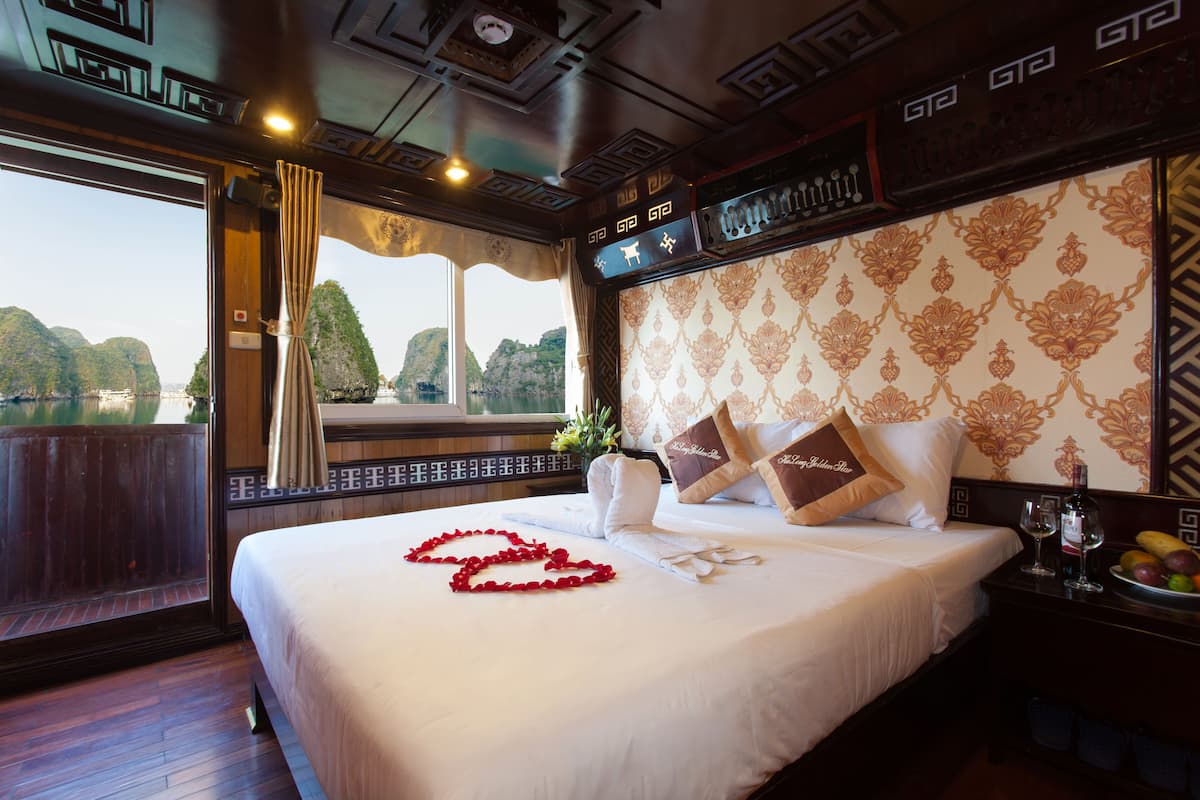 Deluxe Double or Twin Room | Minibar, in-room safe, desk, blackout curtains