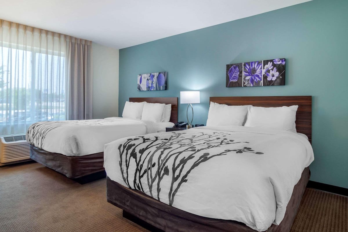 In-room safe, desk, iron/ironing board, WiFi (free)
