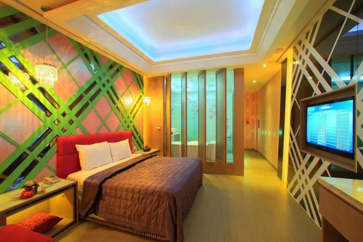 Elite Suite | Premium bedding, blackout drapes, soundproofing