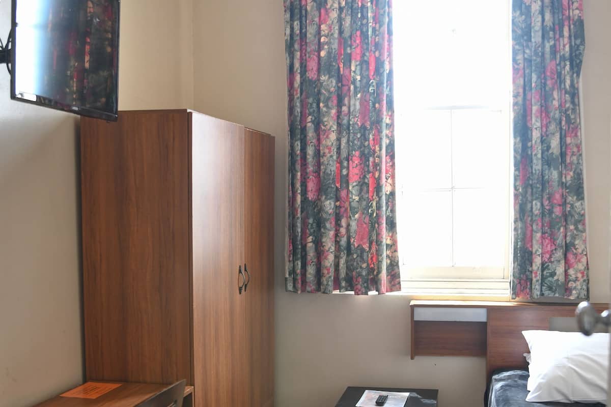 Enkelrum - delat badrum | Individuell inredning, unika möbler, gratis wi-fi och sängkläder