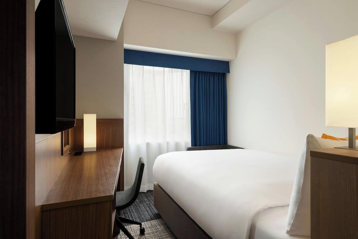 ตู้นิรภัยในห้องพัก, โต๊ะทำงาน, ผ้าม่านกันแสง, Wi-Fi ฟรี