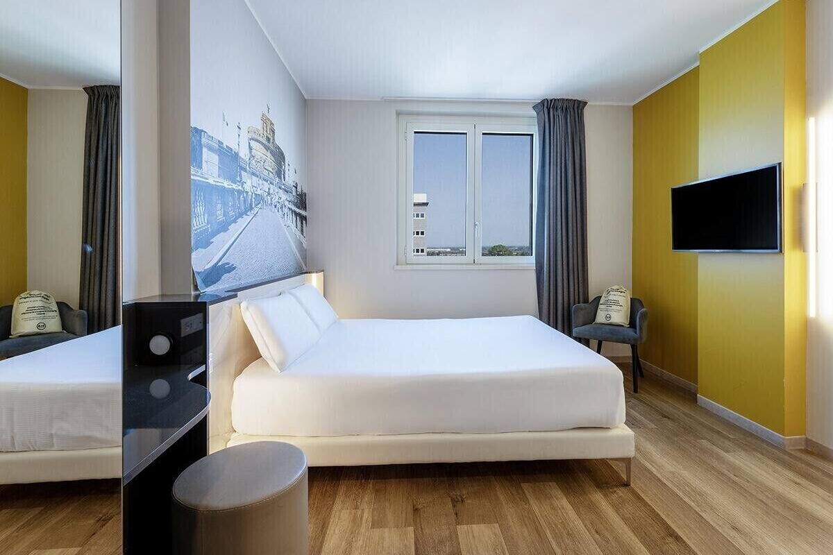 In-room safe, desk, blackout drapes, soundproofing