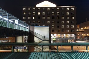 住宿正面 (夜晚)