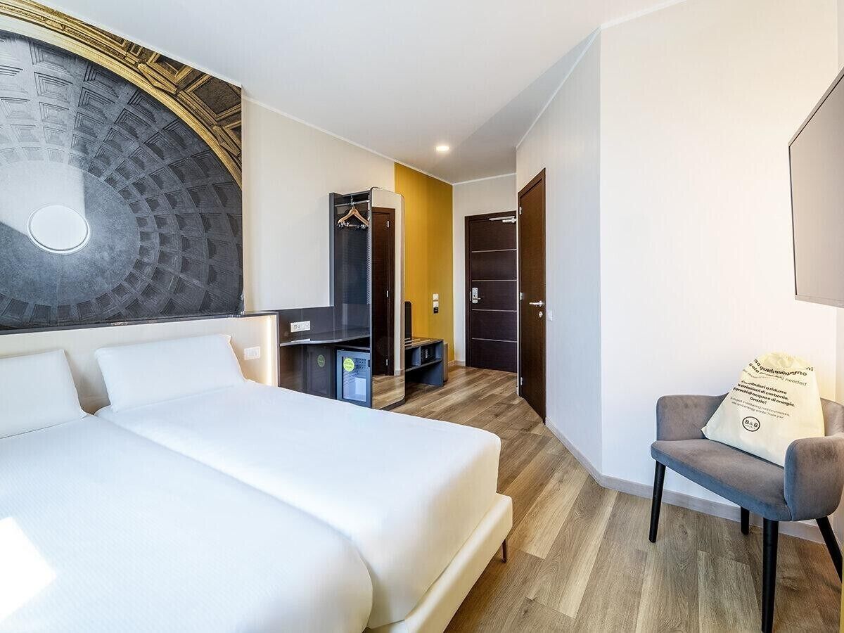 Standard Twin Room, Non Smoking | In-room safe, desk, blackout drapes, soundproofing