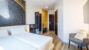 Standard Twin Room, Non Smoking | In-room safe, desk, blackout drapes, soundproofing