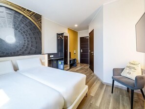 In-room safe, desk, blackout drapes, soundproofing - B&B Hotel Roma Fiumicino Aeroporto Fiera 1 (Fiumicino)