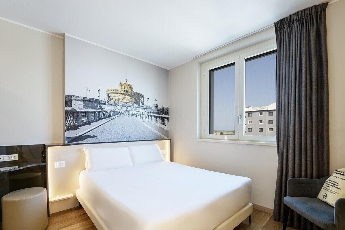 Standard Double Room, Non Smoking | In-room safe, desk, blackout curtains, soundproofing