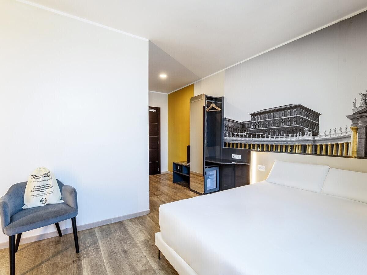 Zimmersafe, Schreibtisch, Verdunkelungsvorhänge, schallisolierte Zimmer
