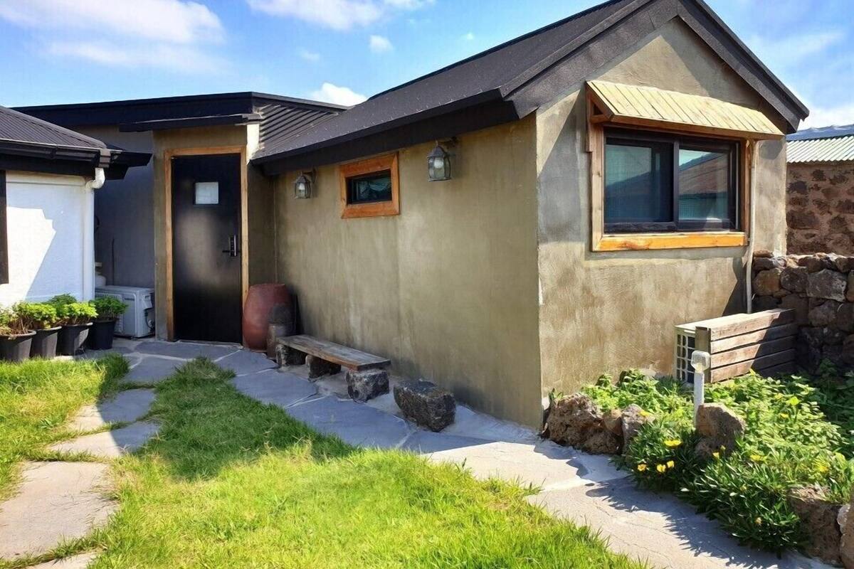 傳統單棟房屋, 附屬樓 (#2) | 住宿正面