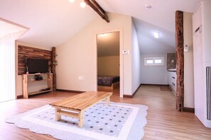 House (Main Building) | Living room | Flat-screen TV - Doldam House (Jeju City)