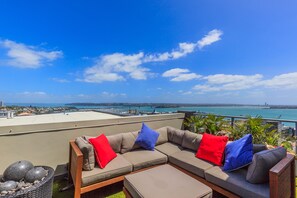 Apartment, 1 Bedroom, City View | Balcony - Modern Apartment Short Walk to SkyTower (Auckland)
