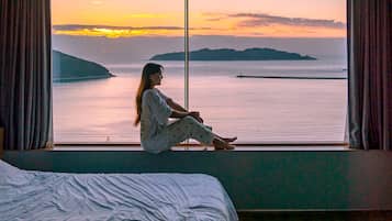 VIP Room | 2 bedrooms, desk, blackout drapes, free WiFi