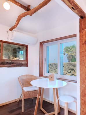 Traditional House, Annex Building (# 2) | Room amenity - Doldam House 2 (Jeju City)