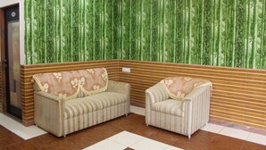Unclassified image, 5 of 7, button - Taraai Rest House (Vengurla)
