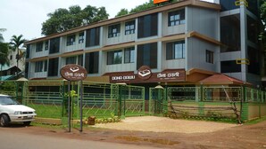 Unclassified image, 4 of 7, button - Taraai Rest House (Vengurla)