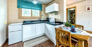 Basic Suite | Private kitchenette