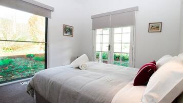 3 bedrooms, travel cot, wheelchair access