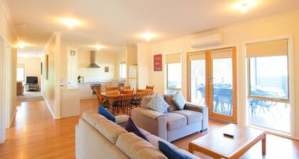 THE ANGELINA - Centre of town overlooking Gallipoli Park