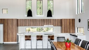 Unclassified image, 3 of 12, button - KINGS END - Modern, spacious house (Marysville)