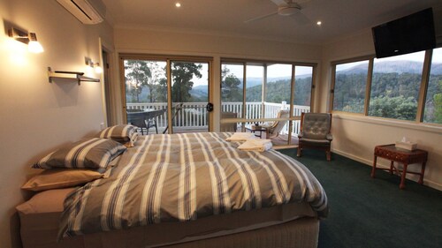 GREENLANDS GUEST HOUSE - Large two story house