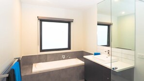 Bathtub