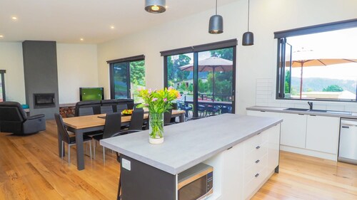 CASTLE ON THE HILL - Beautiful Mountain Views