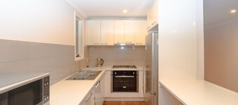 BUXTON BEAUTY - Central location, river views