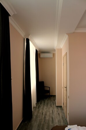 Chambre Standard double | Système d’insonorisation, fer et planche à repasser
