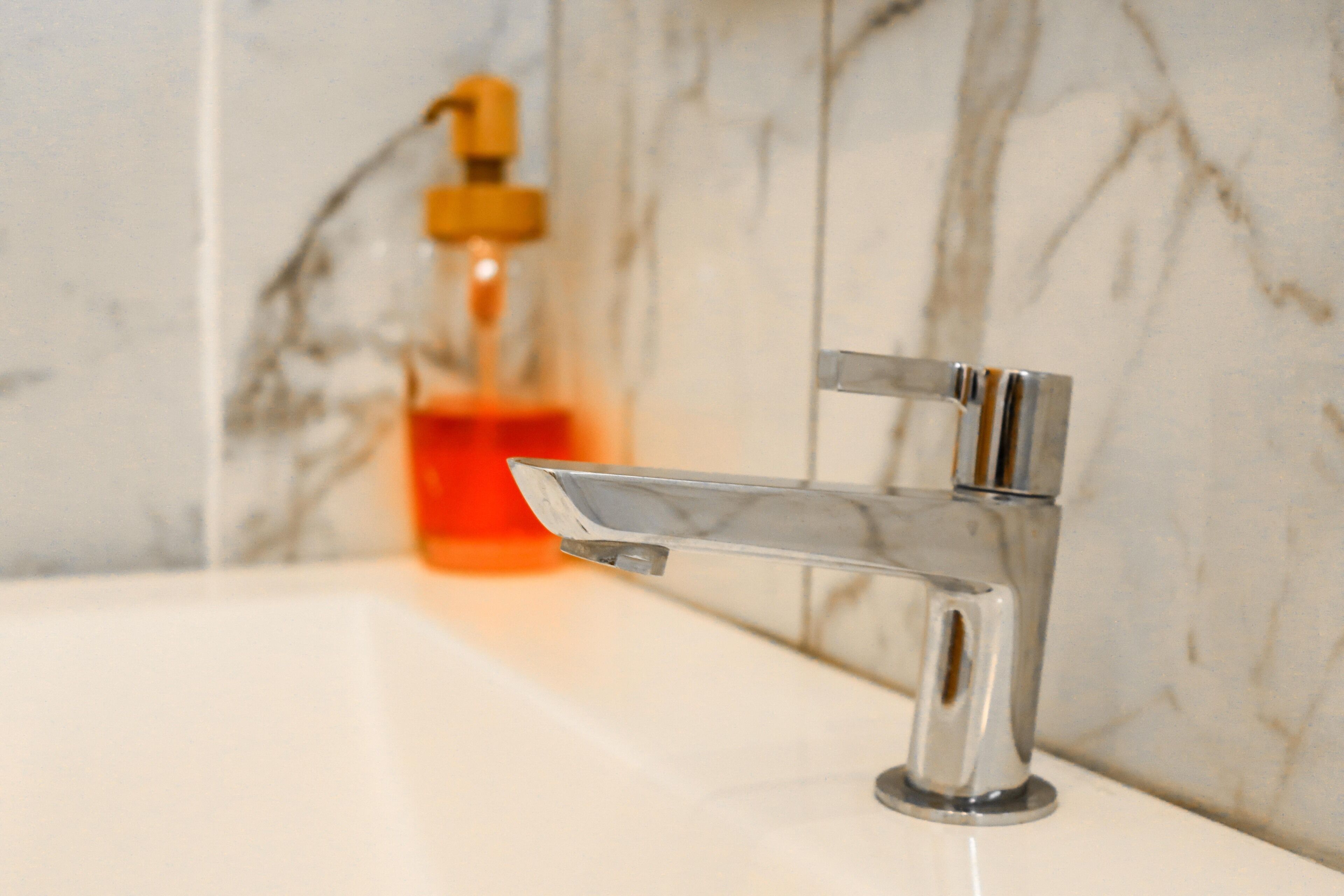 shower, rainfall showerhead, free toiletries, towels