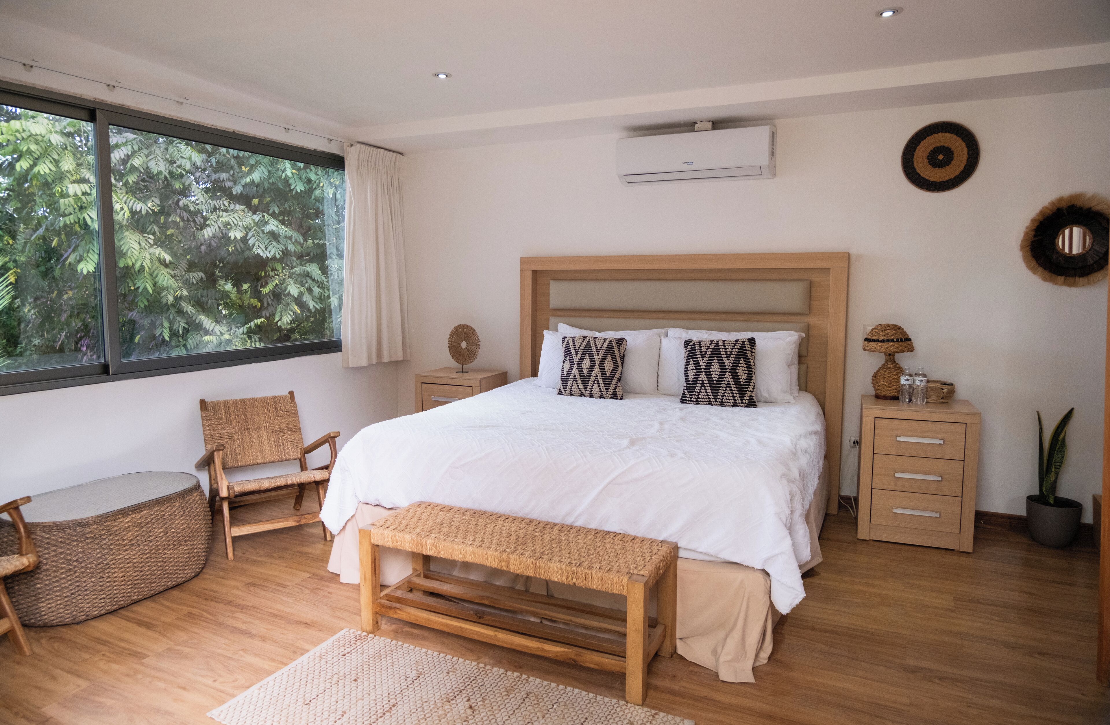 Grand Room, 1 King Bed (King Suite) | Frette Italian sheets, premium bedding, pillow-top beds, in-room safe