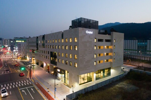 Fasade – kveld/natt