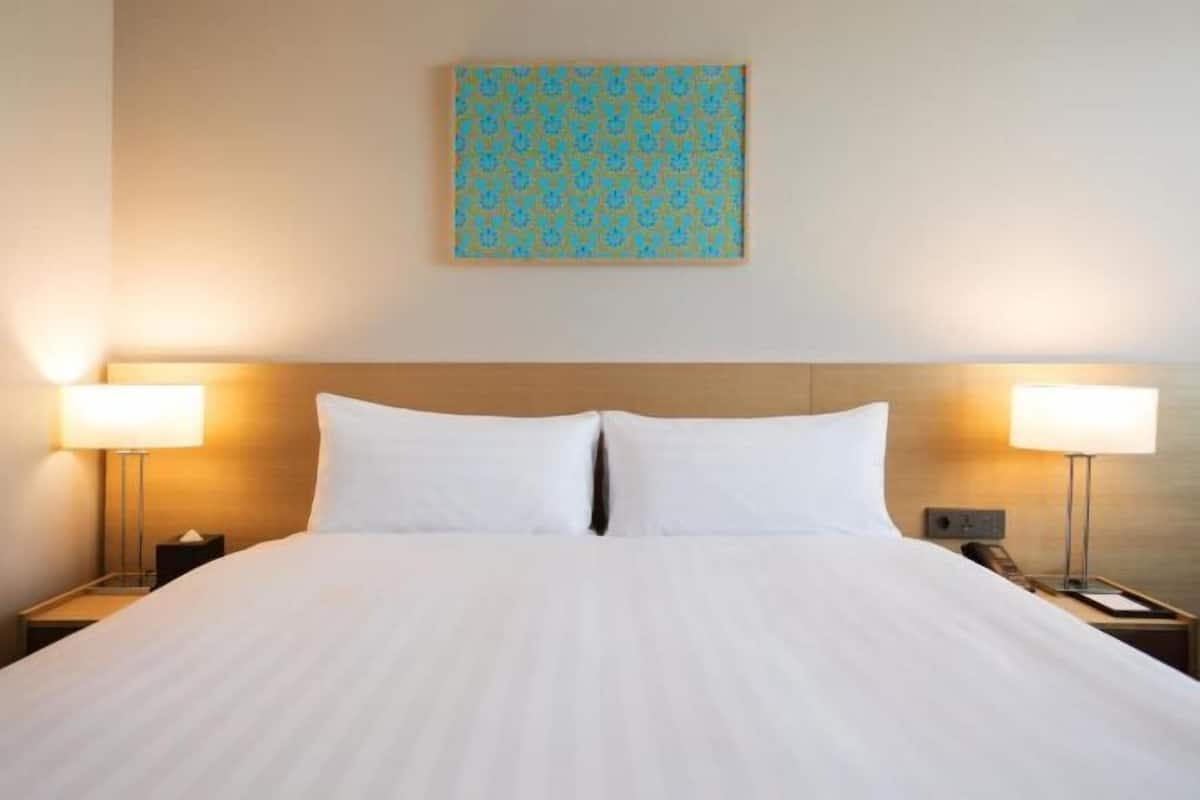 Premium bedding, in-room safe, desk, blackout curtains