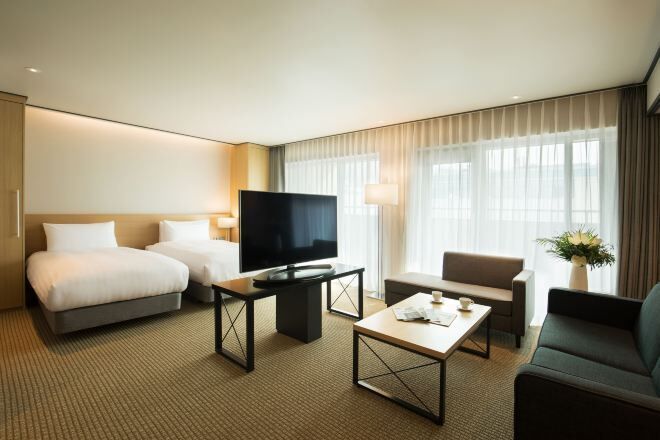 Sängtillbehör av högsta kvalitet och värdeförvaringsskåp på rummet