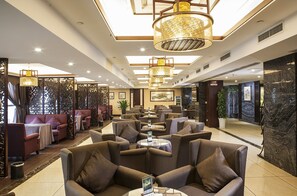 Lobby sitting area - Hualian Eastern Hotel (Chengdu)