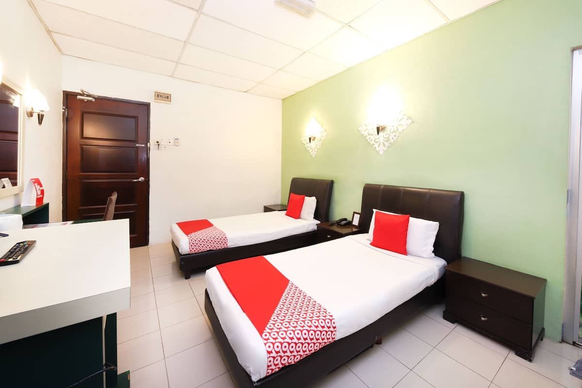 Standard Twin Room | Meja, Wi-fi percuma