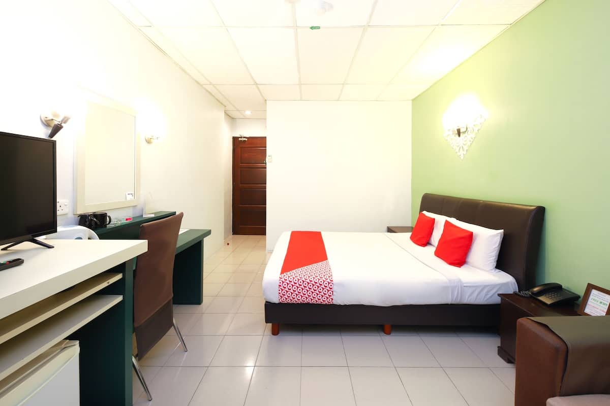 Standard Double Room | Meja, Wi-fi percuma