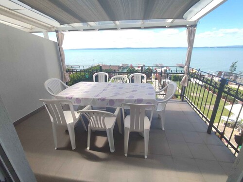 Holiday apartment directly on the lake with its own jetty