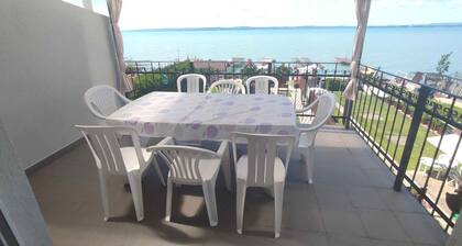 Holiday apartment directly on the lake with its own jetty