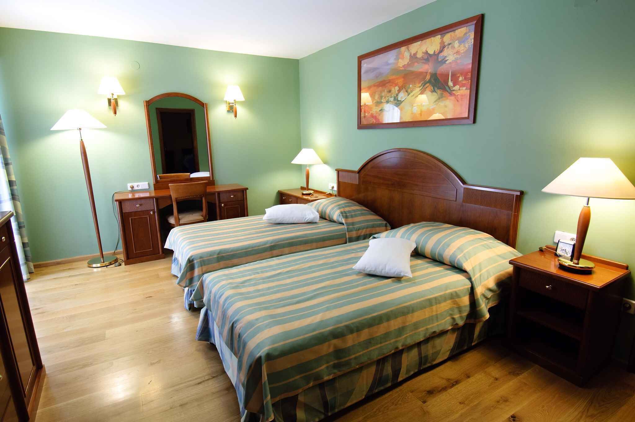Holiday Apartment With Pool Access And Air Conditioning - Jelsa