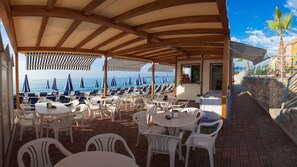 Outdoor dining - Studio with pool (Pietra Ligure)