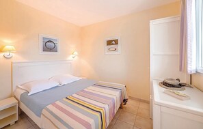 2 bedrooms, WiFi, bed sheets