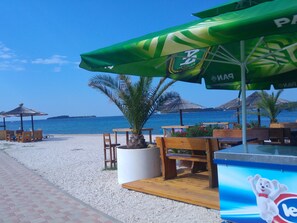 Beach nearby - Holiday home with washing machine and smart TV (Valbandon)