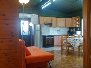 Interior - Holiday home with washing machine and smart TV (Valbandon)