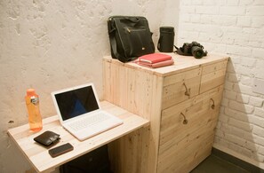 Deluxe Double Room | Iron/ironing board, free WiFi, bed sheets - Jugaad Hostels (New Delhi)
