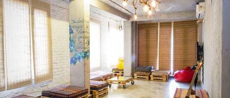 Coin salon dans le hall