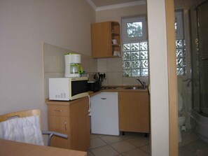 Fridge, microwave, stovetop, coffee/tea maker