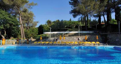 Bungalow with pool